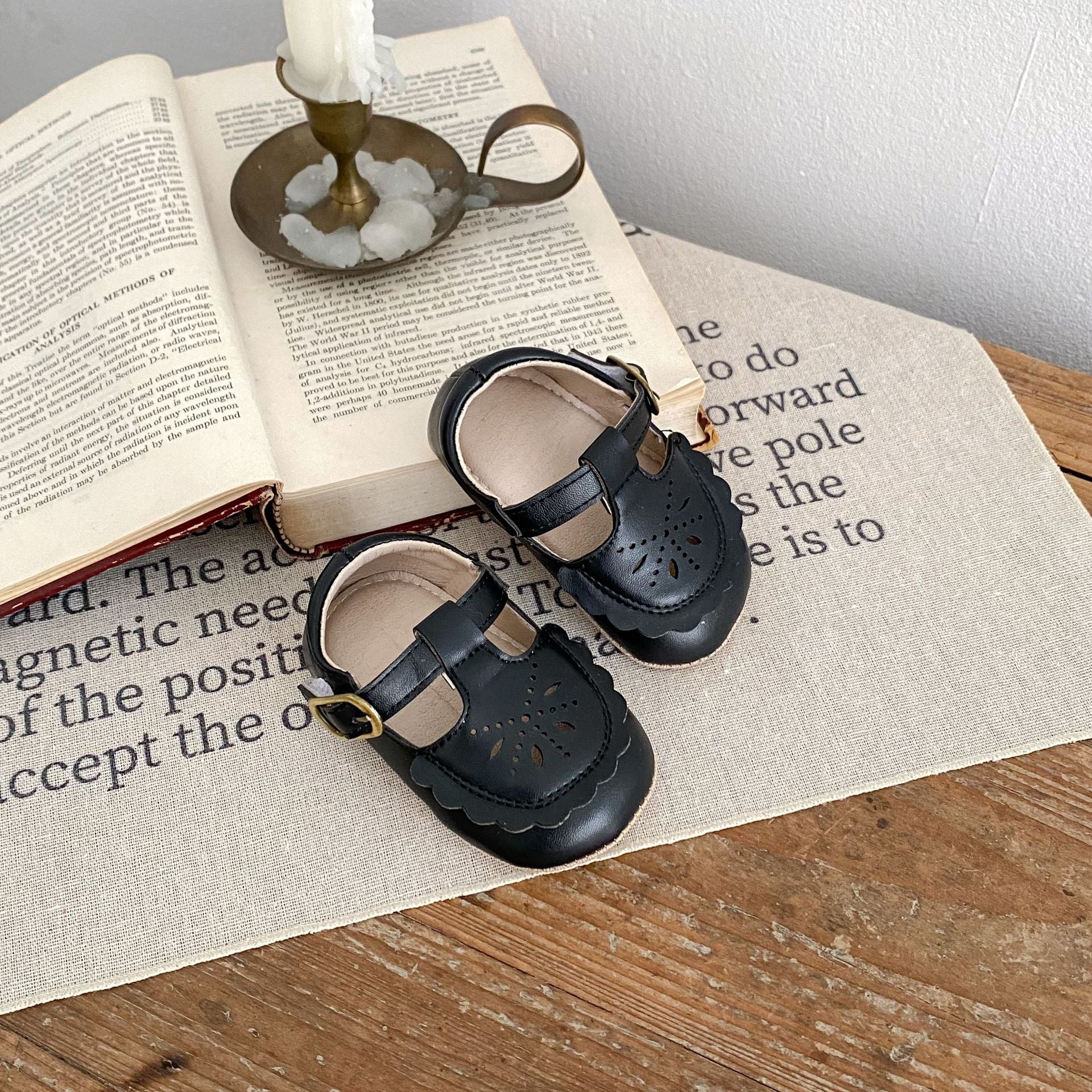 Girls’ Soft Non-Slip Hollow-Out Shoes - Wear-Resistant Casual Flats